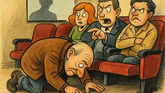 Barzelletta: Al cinema un vecchietto fruga...